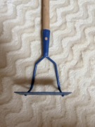 Motyczka ogrodnicza z trzonkiem drewnianym 