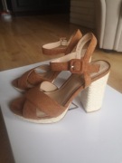 Brązowe sandały na obcasie rozmiar 38 marka Deezee 