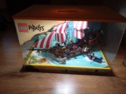 Kolekcjonerski komplet LEGO 6243 w gablocie