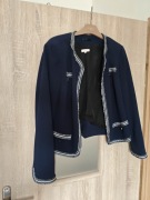 Granatowy żakiet w stylu pudełkowym