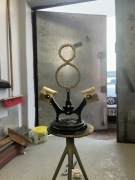 Puchar V8 złoto czarny statuetka 