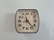 Zegar budzik VECTOR Quartz – klasyczny kwarcowy budzik retro