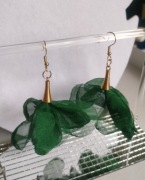 Kolczyki z płatkami kwiaty zielone materiałowe 