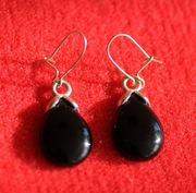 Srebrne  kolczyki z czarnym onyksem, nie noszone.