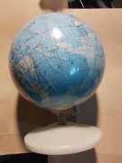 stary mały globus z czasów prl biurkowy