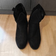 Buty damskie / zamszowe krótkie kozaki rozm 39