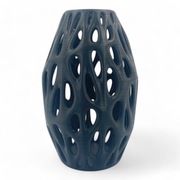 Wazon ozdobny Voronoi – unikalna siatka owalnych otworów – czarny