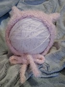 Czapka wiązana z uszami kotek merynos