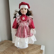 Lalka z porcelany burgund 