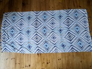 Duży cienki szal damski / chusta 174x85 cm, biały-niebieski-granat