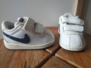 Nike r. 17  wygodne białe adidasy