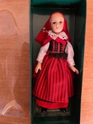 Lalka w stroju regionalnym z porcelany