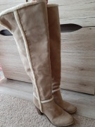Kozaki wysokie beżowe za kolano z kozuszkiem 39