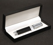 DWA EKSKLUZYWNE DŁUGOPISY Z LOGO NIKON W  ETUI NA PREZENT