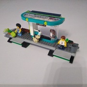 LEGO City 60423 przystanek tramwajowy, 3 figurki + instrukcje
