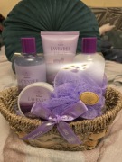 Świąteczny Koszyk z Kosmetykami Lawendowymi, 5 sztuk, Prezent dla Kobiety