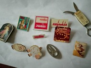 Bibeloty z czasów PRL-U +  2 pióra + wywieszka ( Żeby Polska była Polską)