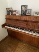 Piękne drewniane pianino CALISIA