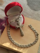 Przepiękny łańcuszek z krzyżem cyrkonie naszyjnik stal kolor srebrny cudo