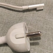 APPLE MagSafe Power Adapter 60W (MB / MBPro 13)