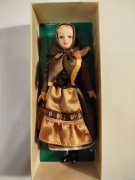 Lalka porcelanowa 18 cm.