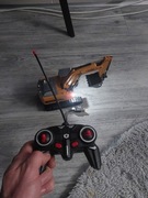 Zdalnie sterowana koparka gąsienicowa 