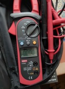 Miernik multimetr cęgowy UNI-T 203