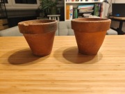 Zestaw dwóch glinianych doniczek śr 12 cm