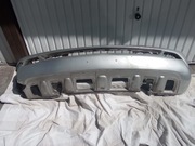 Zderzak przód Mercedes ML lekko uszkodzony.