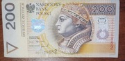 Banknot 200 zł seria DD1525882 z rosnącą czcionką