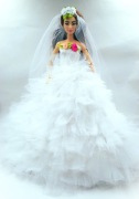 Suknia ślubna dla lalek typu Barbie 