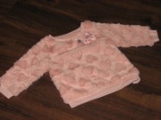 **Sweterek długi włos wytłaczane serca 80