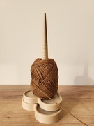 Heart Yarn Spinner, obrotowy stojak na włóczkę w kształcie serca - kremowy
