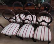 Krzesła medaliony w stylu "ludwikowskim"