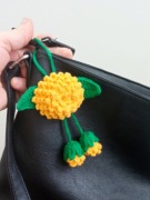 Różyczki wykonane na szydełku, brelok, zawieszka 