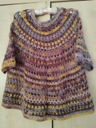 Szydełkowe ponczo z rękawami, ażurowe, rękodzieło