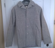 Jasno popielaty elegancki półpłaszcz. Świetny skład: 60% wełna/40% wiskoza 