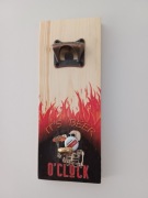 Otwieracz z magnesem naścienny.  Rock. Prezent.