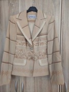 Beżowa marynarka damska ze wzorem