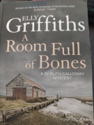 Elly Griffith A Room Full od Bones