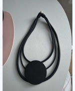 Naszyjnik wisior kolia geometryczna silikonowa czarna z drewnianym kołem