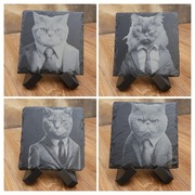 4-pak podkładek pod kubek z łupka – Koty w garniturach