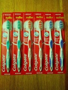 Szczoteczka manualna do zębów Colgate Classic Deep Cleam Medium .