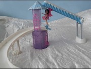 lalka Polly Pocket firmy Mattel oraz zimowy zamek