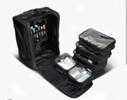 Kuferek, kosmetyczka na kółkach 