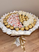 Bukiet z czekoladek Ferrero Rocher 36+Raffaello 13+7 róż mydlanych Prezent