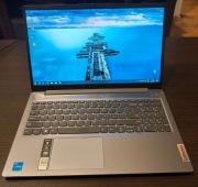 Laptop Lenovo IdeaPad Slim 3 15IAH8 i5-12450H / 16 GB / 512 GB