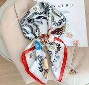 Chusta apaszka kolorowa czerwona obramówka 70x70cm Nowa 