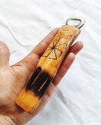 Otwieracz ręcznie robiony drewniany z wypalanym Słowiańskim symbolem.