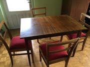 Krzesła drewniane (4 sztuki) + stół drewniany rozsuwany PRL